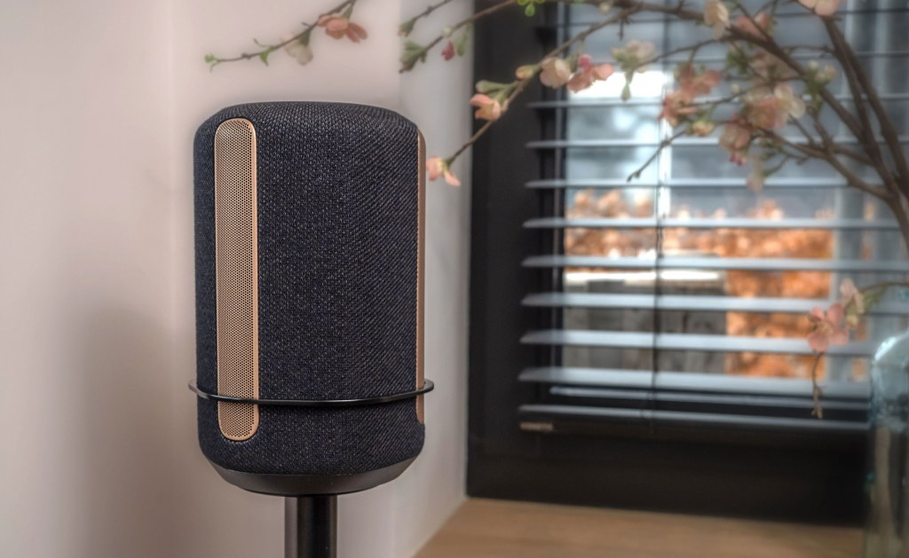 Multiroom speakers with speaker stand for the best sound experience